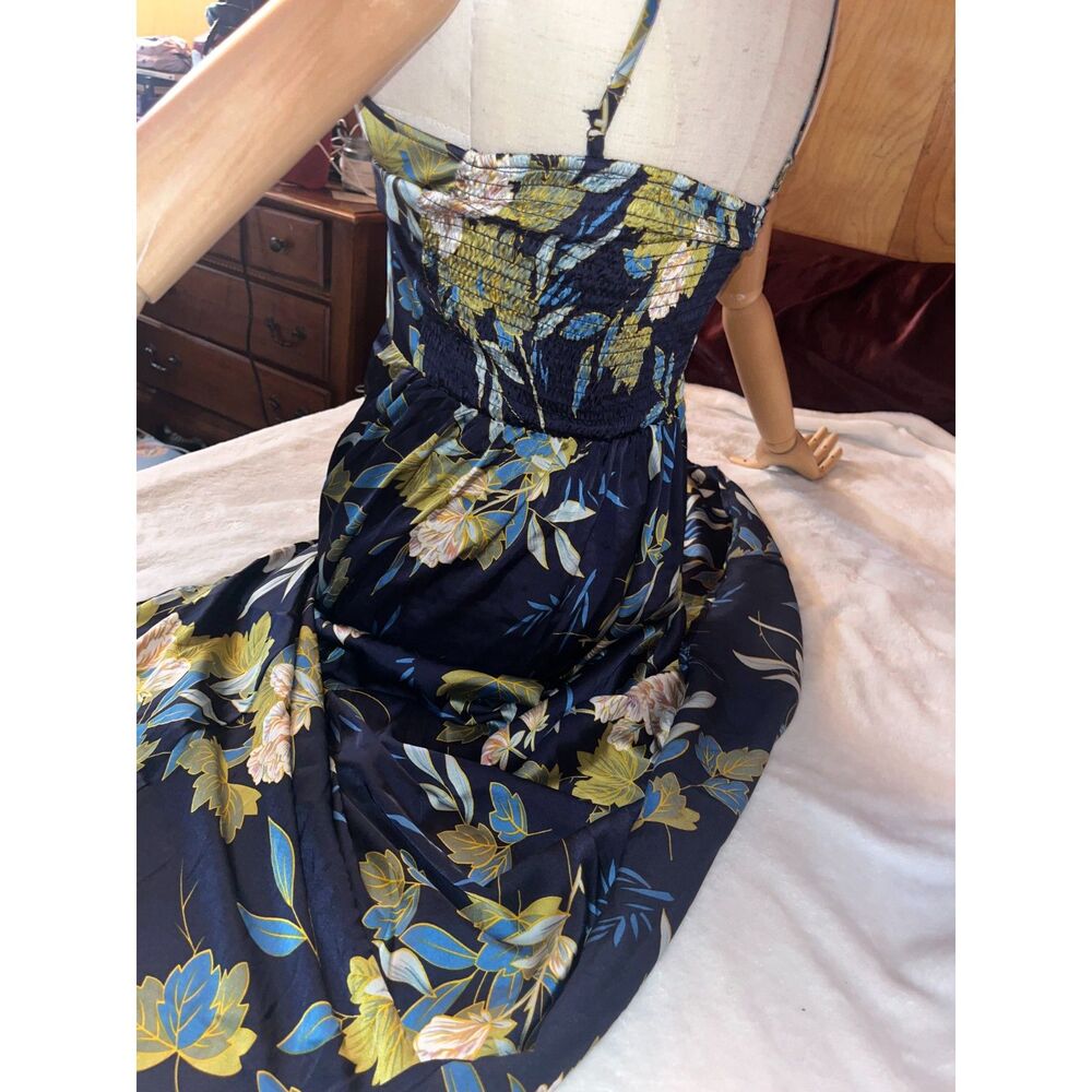 Blue Floral Springtime Dress - Picture 7 of 9